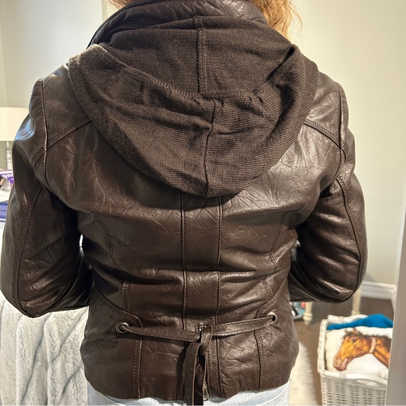 Women’s brown leather jacket from Danier - Picture 5 of 12
